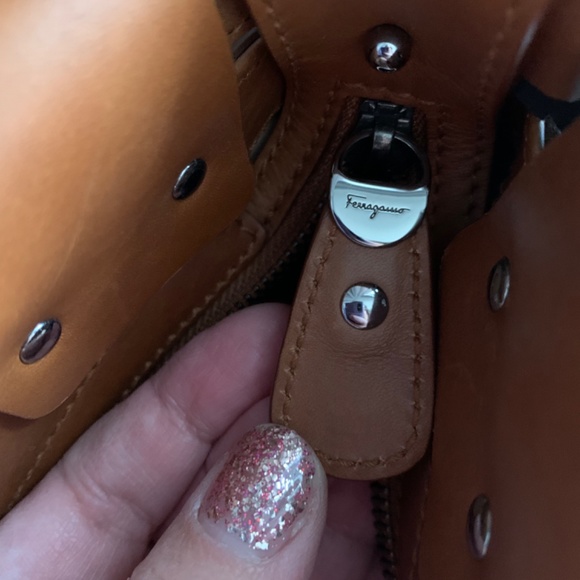 Salvatore Ferragamo Leather Shoulder Bad - Picture 6 of 8